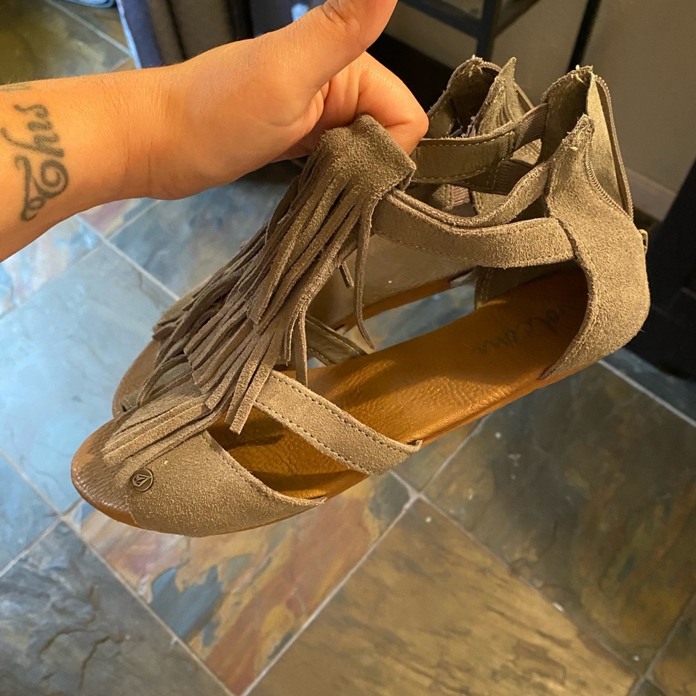 GRAY VOLCOM FRINGE SANDAL